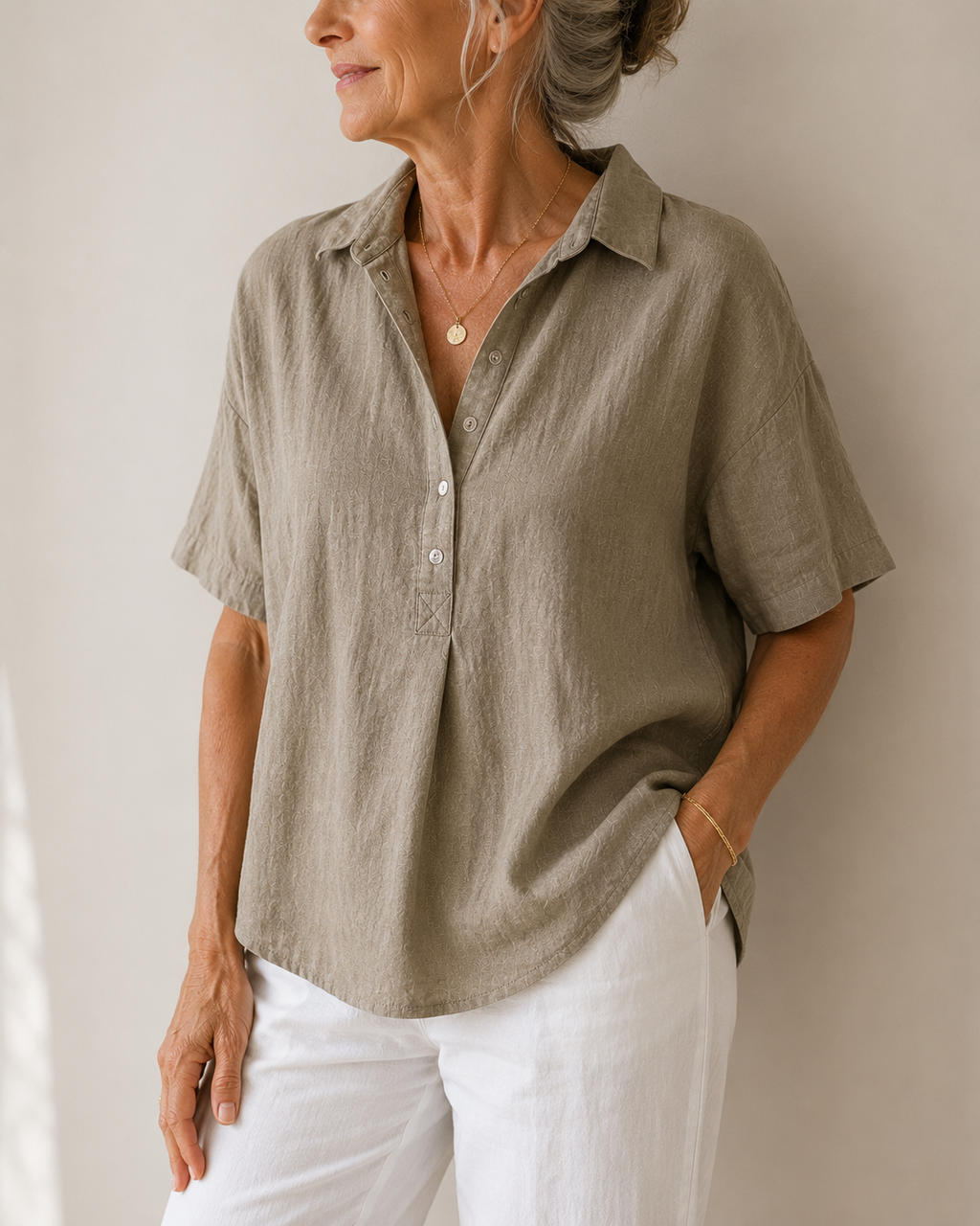 Sonja – Blusa con Cuello y Detalle de Botones