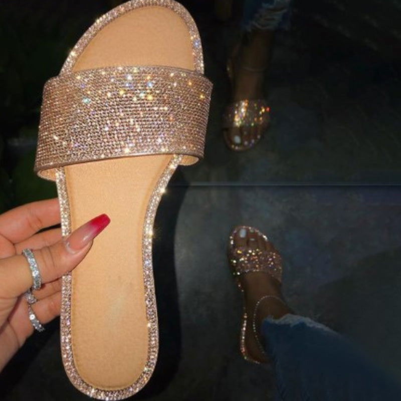 Zapatillas de casa con puntera redonda y pedrería: planas, cómodas y elegantes
