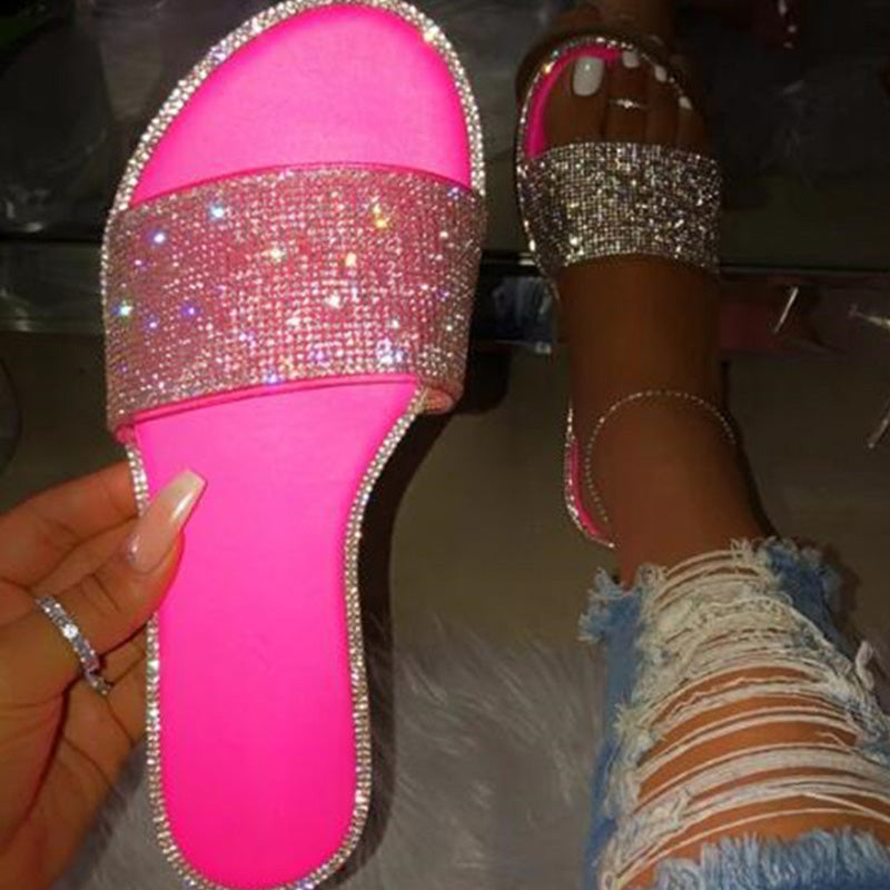 Zapatillas de casa con puntera redonda y pedrería: planas, cómodas y elegantes