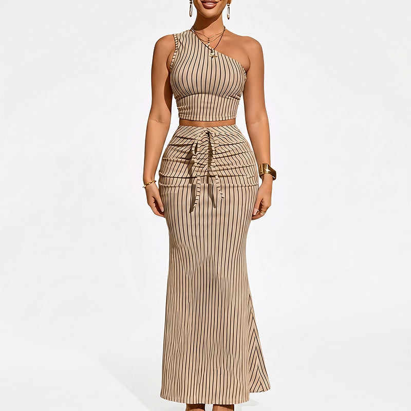 Elegante conjunto de dos piezas: top corto asimétrico y falda de cintura alta, con estilo y versátil para ocasiones especiales